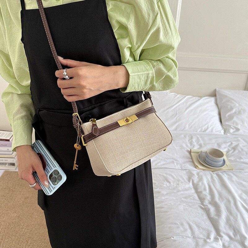 Nueva bolsa de verano coreana de estilo diagonal, color de contraste, su bolso cuadrado de textura debajo de las axilas 2026 simple hombro