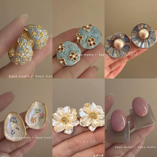 Retro small elegant earrings