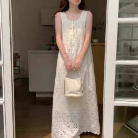 韩国chic夏季温柔复古圆领系带镂空刺绣钩花宽松长款背心连衣裙女