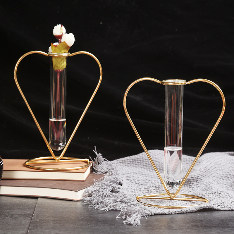 Moda simple metal hierro forjado vidrio florero hidropónico sala de estar decoración floral en forma de corazón botella