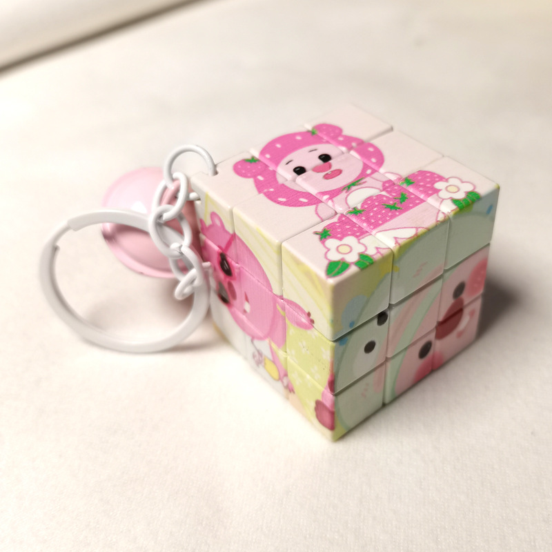 卵の子のパーティーの新型のミニの小さいルービックキューブのキーホルダーは義烏工場のメーカーの卸売りの子供機の子供を掛けます。