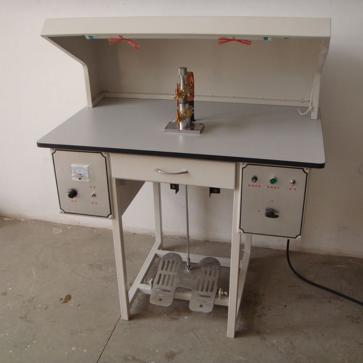 直流P200J新型灯丝点焊机秉承专业焊接理念