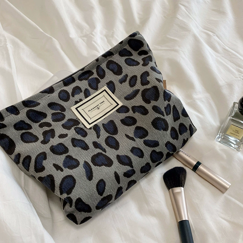 Retro Cosmetic Bag Handheld Clutch, Patterned Makeup Pouch, Lightweight 80 g