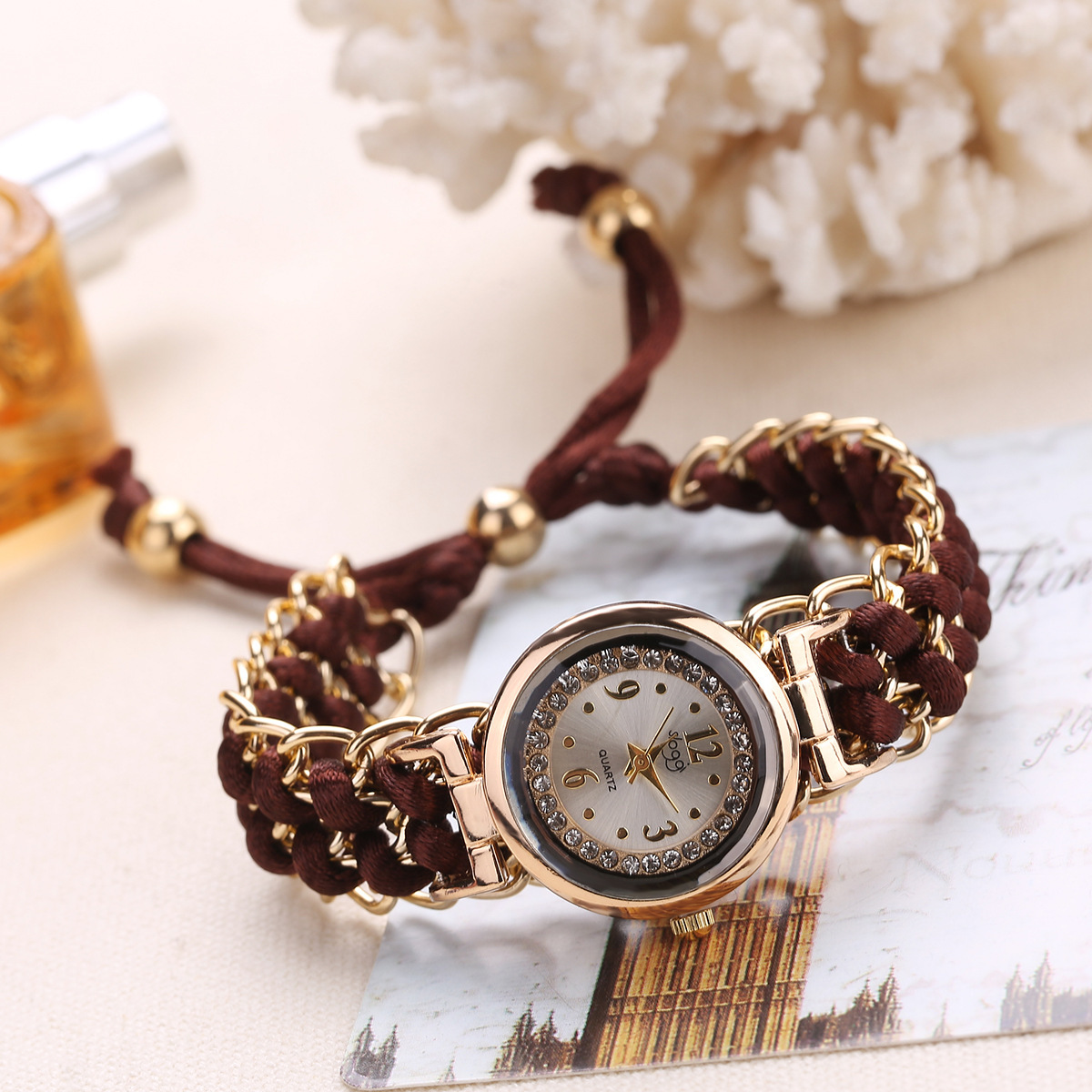 Quadrante piccolo di vendita caldo con orologio intrecciato con diamanti, orologio da donna al quarzo con corda retrattile alla moda_voghion.com