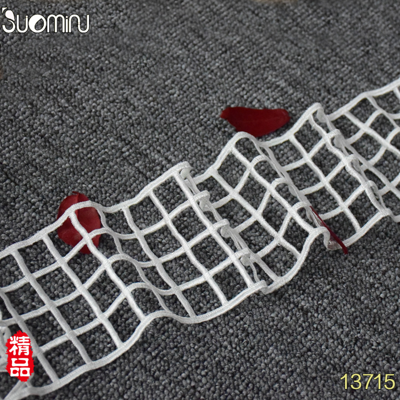 新款涤光刺绣条码连条水溶小花边  牛奶丝棉线面料厂家