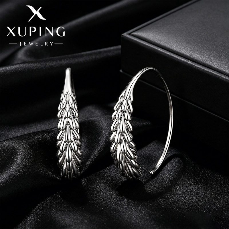 Xuping nicho personalidad aretes de orejas de trigo estilo fácil diseño aretes grandes en forma de C Europa y América aretes transfronterizos al por mayor