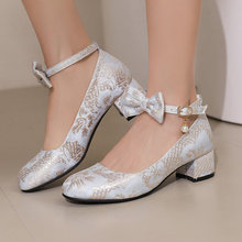 ������Ů��Ь���A�L�h�����۷��^����и������Yһ�֎�������ŮЬ