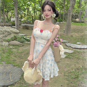 Dyeing suspender floral dress for women in summer， mesh lace， pure desire short skirt