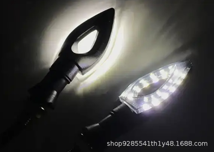 Fábrica al por mayor del sudeste asiático accesorios de modificación de motocicleta hueco en forma de corazón luz de dirección LED señal 12V universal