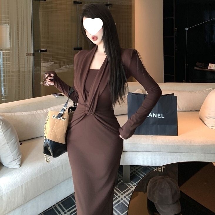 New autumn and winter pure and sexy twisted-neck niche bustier + waist-cinching bodycon long-sleeve dress versatile long dress New autumn and winter pure and sexy twisted-neck niche bustier + waist-cinching bodycon long-sleeve dress versatile long dress