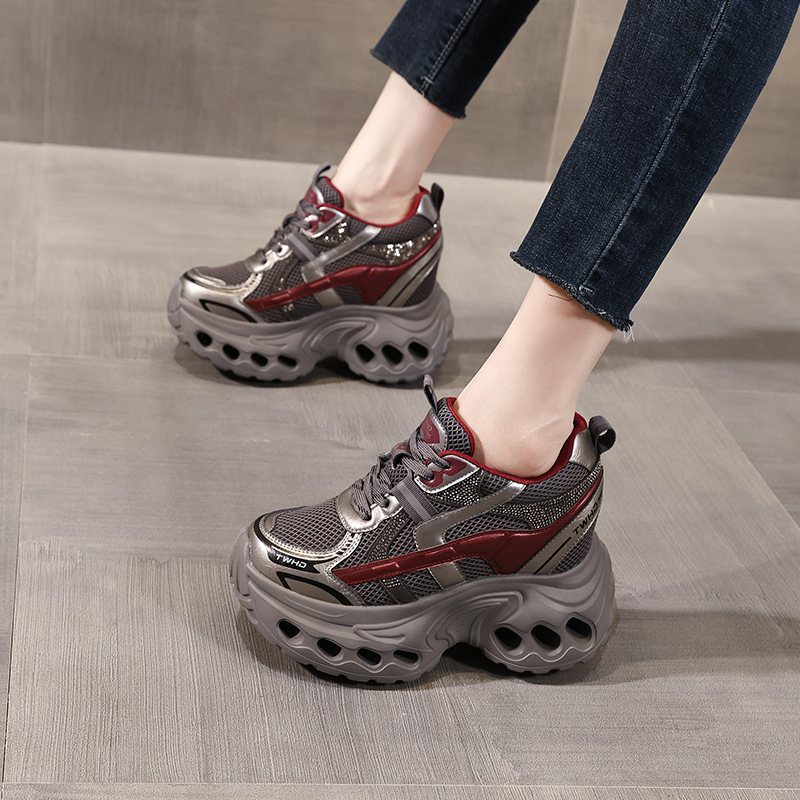 Giày sneaker nữ đế dày phong cách bố bỉm lỗ thoáng khí, tăng chiều cao 12 cm — màu nâu