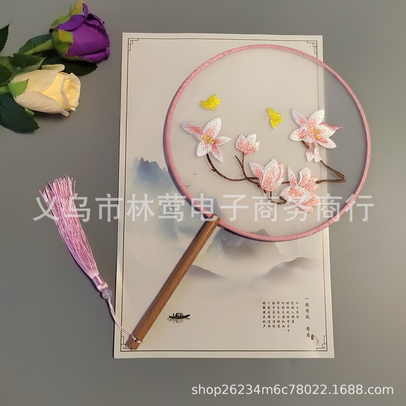 両面のシルクの刺繍の透明な漢服のチャイナドレスは写真を撮ります。|undefined