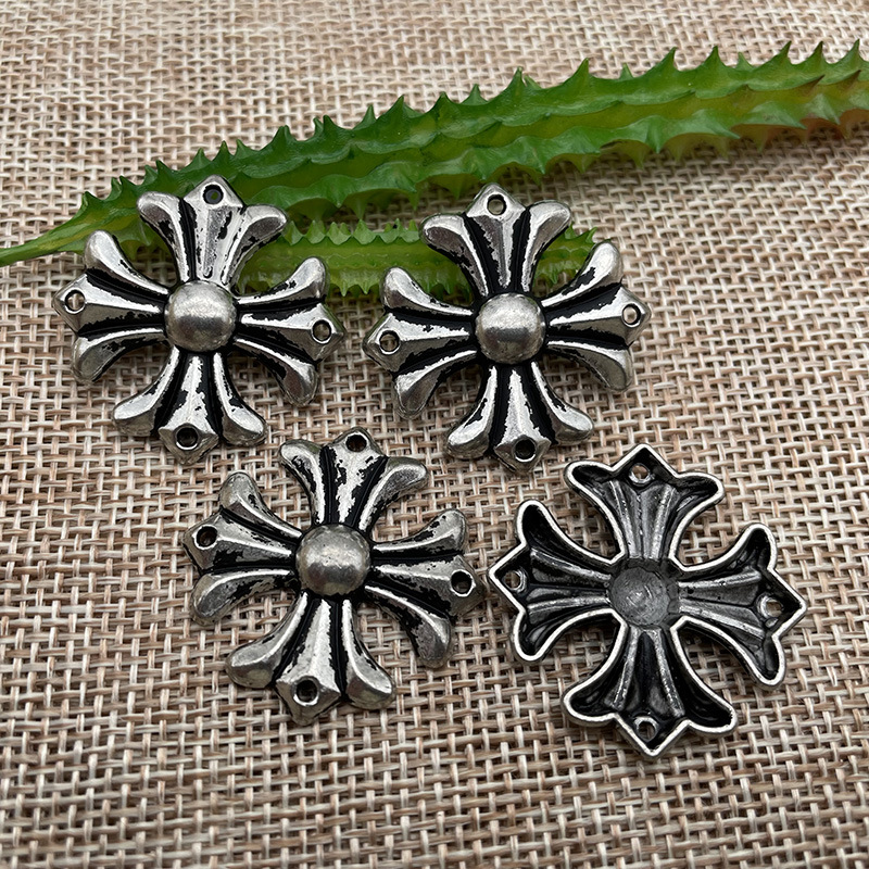 厂家批发克罗心金属扣子十字架撞钉帽子装饰五金配件皮衣铆钉现货