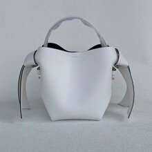 ACNEŮʿţƤˮͰ��acne studios���sͨ�ں����Y�μ�б��������