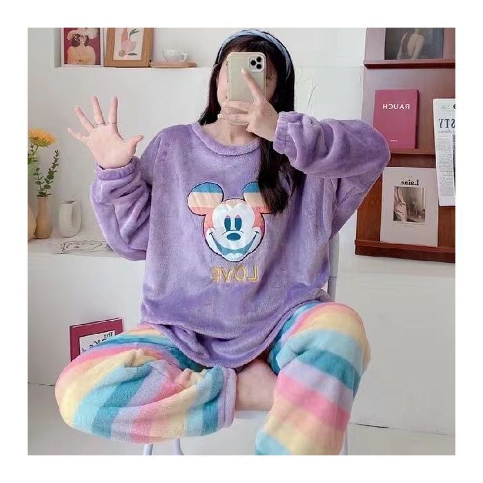 Pijamas de invierno al por mayor transfronterizos franela espesa dulce caricatura de mujeres ocio de manga larga calentamiento coral terciopelo ropa para el hogar