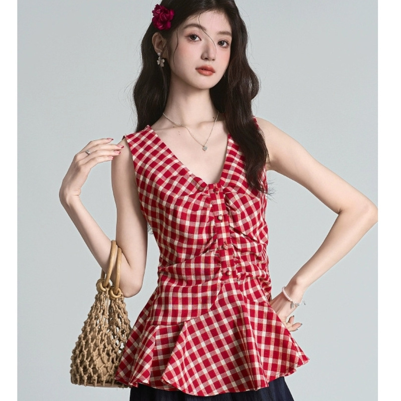 Red Plaid Sleeveless Shirt Vest for Women, Summer 2026 New Style, Waist-Cinching, Ruched, Unique V-Neck Base Top, Ins