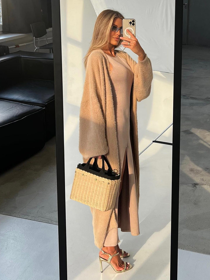 Áo cardigan len lông mềm dáng dài rộng cổ chữ V tay dài — hồng, màu xám, quần kaki chi tiết 61