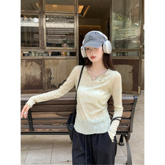 韩系设计感V领微透防晒T恤女装夏季新款小众纽扣薄款修身罩衫上衣