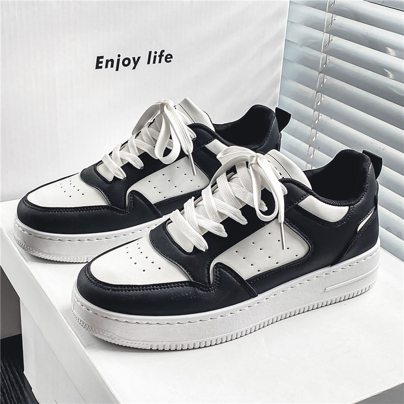Zapatos de hombre primavera zapatos blancos 2026 ventilados nuevos zapatos de suela gruesa coreana de moda zapatos deportivos o casuales para estudiantes