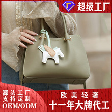 女包贴牌加工定制高级感真皮手提包女时尚大容量妈妈包女士斜挎包