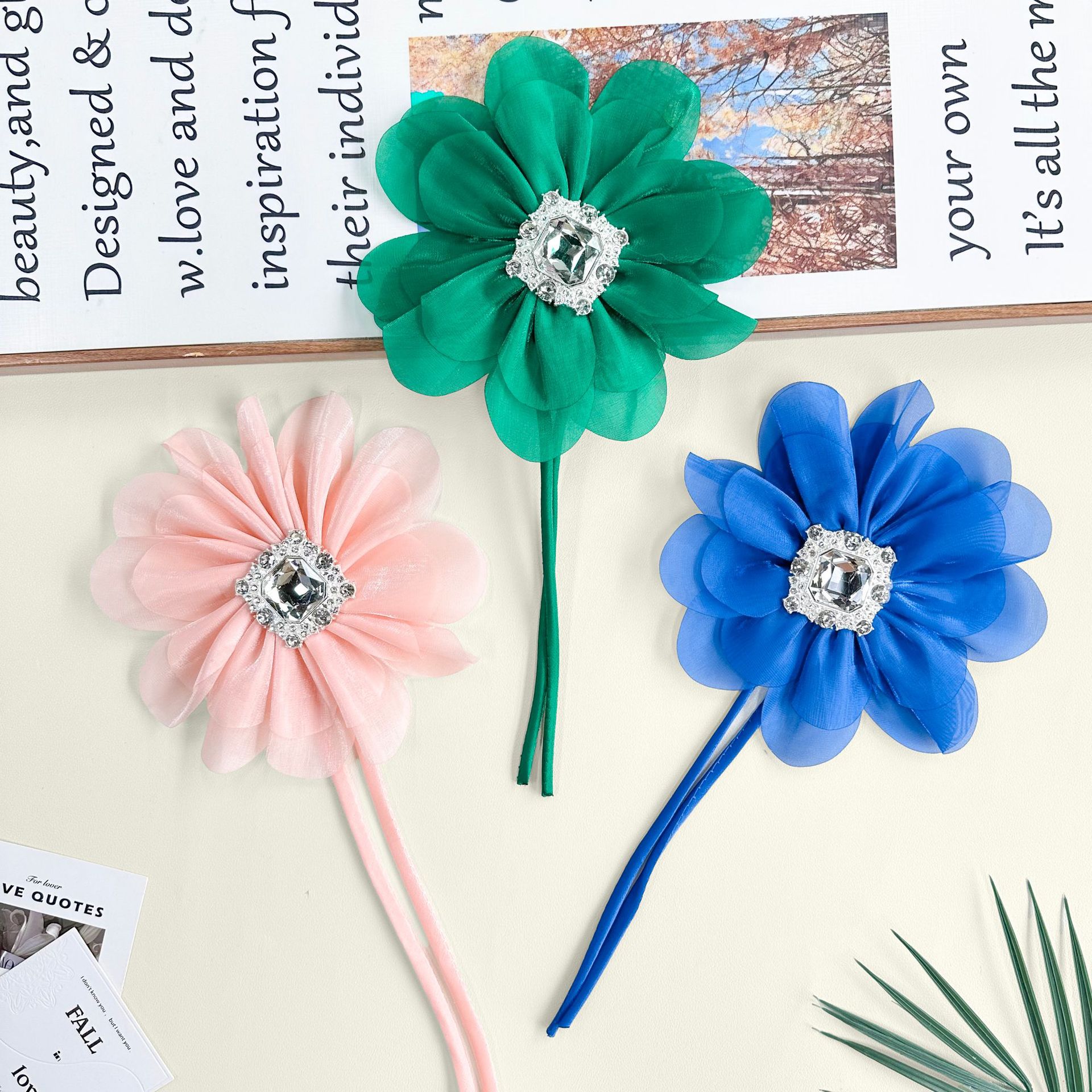 Inventario de flores de chiffon accesorios para el cabello de niños banda de cabello de diamantes multicolores flores de cabello material de ropa hecha a mano niñas clip de cabello