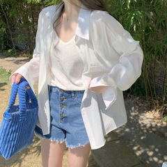 フランスの氷の糸の日焼け止めのシャツの女性の春夏の薄いタイプのシャツの高級感の長袖の百合のゆったりしているカジュアルな上着のコート