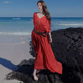 春秋新款褶皱V领连衣裙海边度假显瘦气质长裙拍照沙滩裙