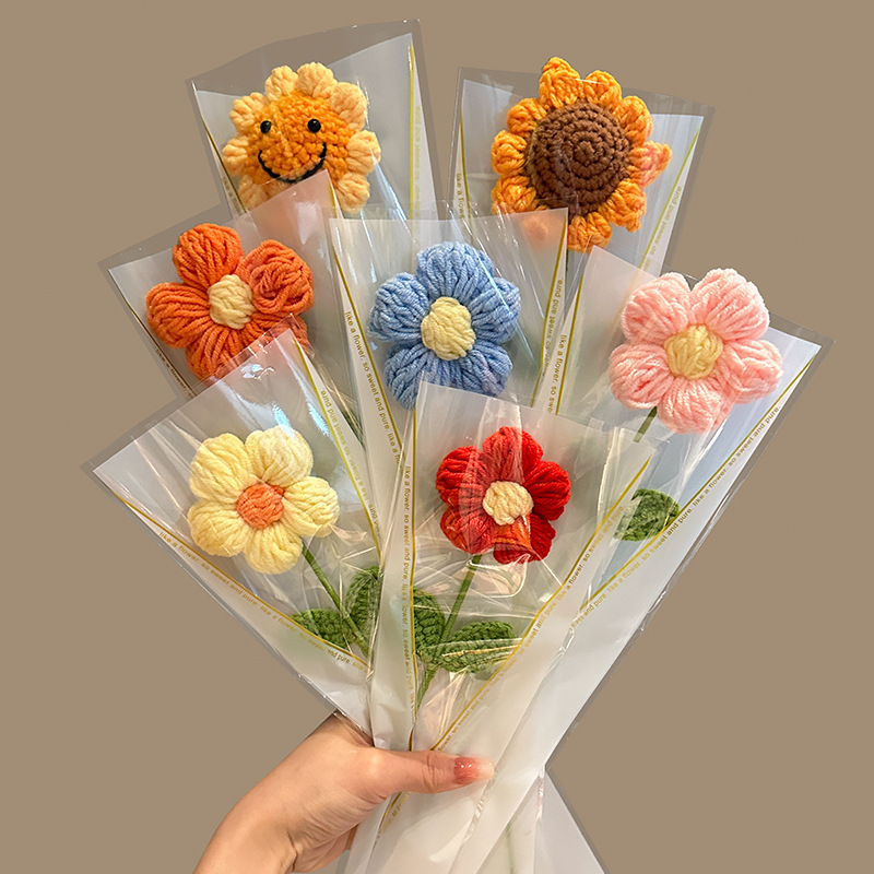Give You a Small Red Flower Made of Yarn, Hand-Knitted as a Gift for Teachers' Day, a Gift for Teachers, a Gift for Mom, a Finished Small Gift