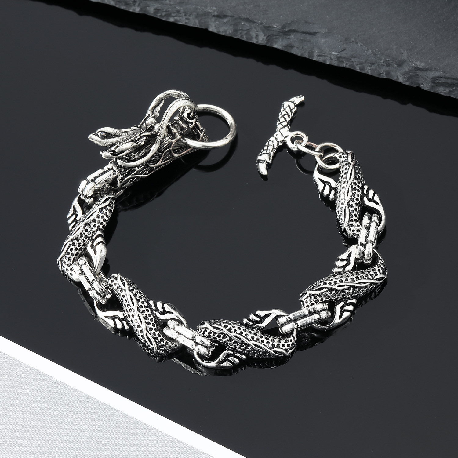 Simple Retro Geometric Dragon-shaped Metal Hip-hop Bracelet Wholesale display picture 4