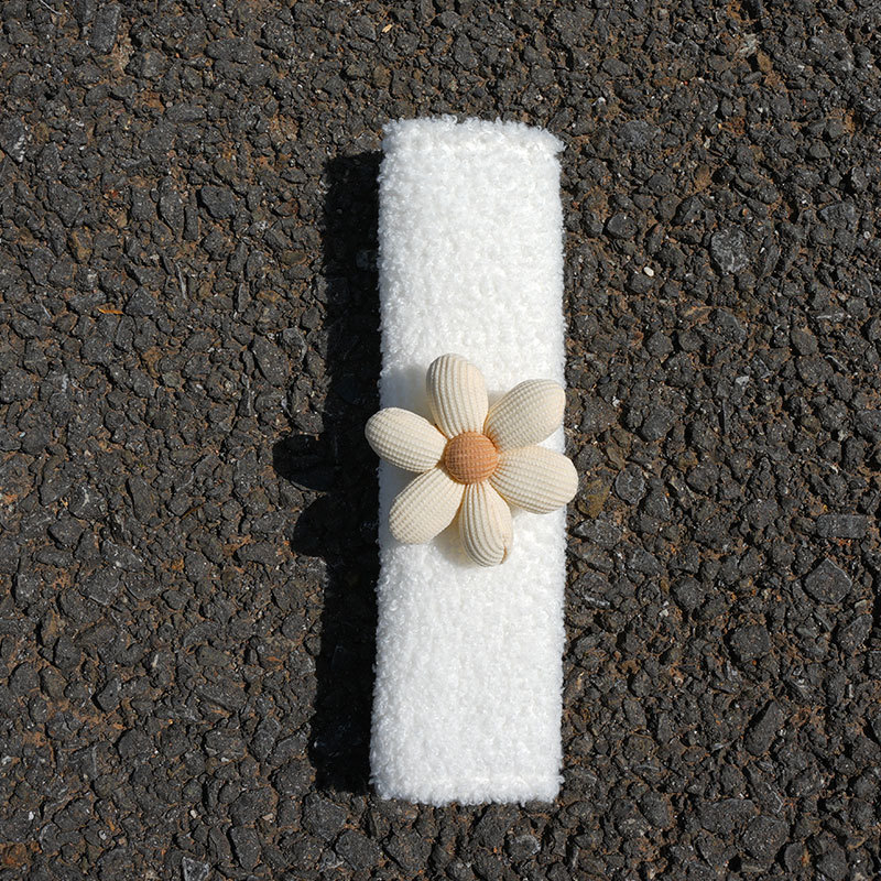 Seat belt shoulder pad – Qìchē Shoulder Pad - lambswool-big-6-petal-flower-beige-25x75cm35g-customizable
