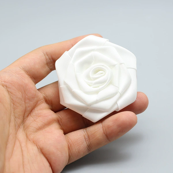 A1118 white large folded flowers