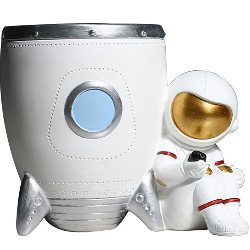 Lindo Día de los niños astronauta titular de la pluma regalo creativo decoración de escritorio cubo de la pluma caja de almacenamiento de artesanía al por mayor