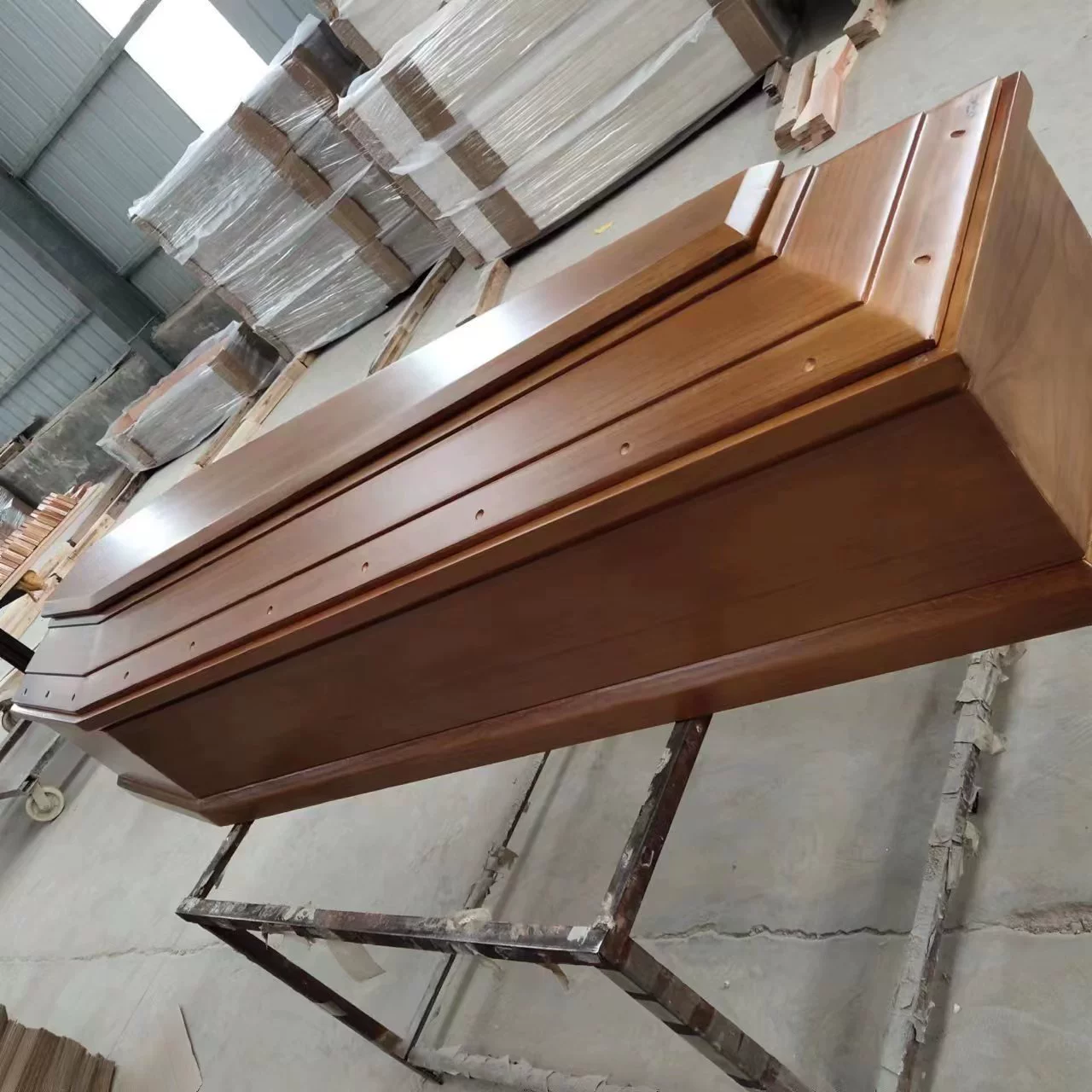 Гроб из массива дерева в европейском стиле, похоронный гроб, гроб для похорон, похоронные принадлежности для внешней торговли, гроб из массива дерева в западном стиле.