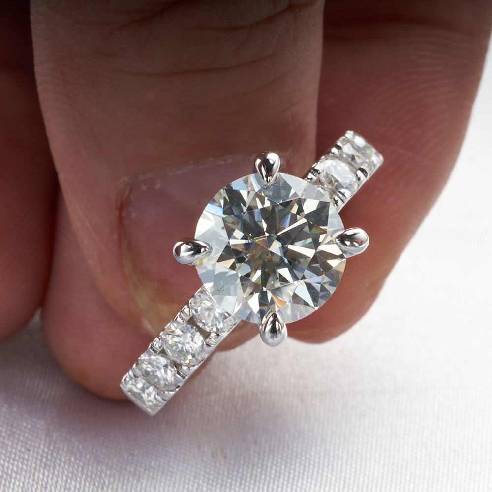 Europa y los Estados Unidos ventas transfronterizas calientes S925 plata chapada 18 quilates de oro de cuatro garras con anillo de piedra de mosaico de 3,5 quilates.