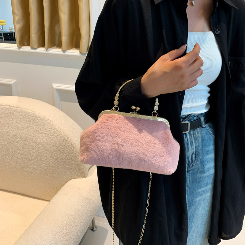 Otoño e Invierno bolso de La felpa ins moda perla bolso de hombro de alta calidad personalidad diseño cadena bolsa para las mujeres