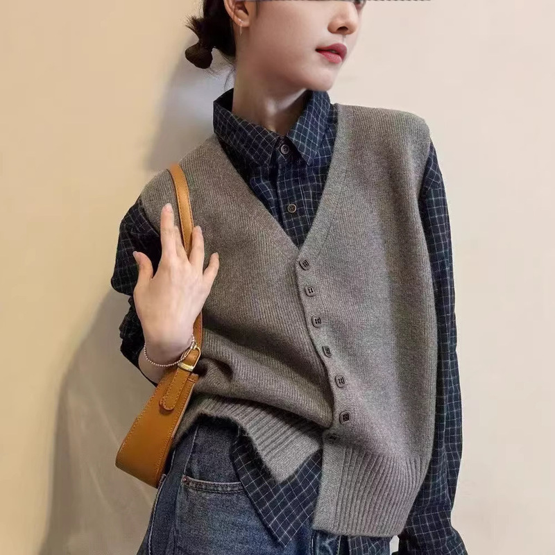 Korean-style minimalist V-neck single-breasted knitted cardigan vest, 2026 new fashion versatile layering top Korean-style minimalist V-neck single-breasted knitted cardigan vest, 2026 new fashion versatile layering top