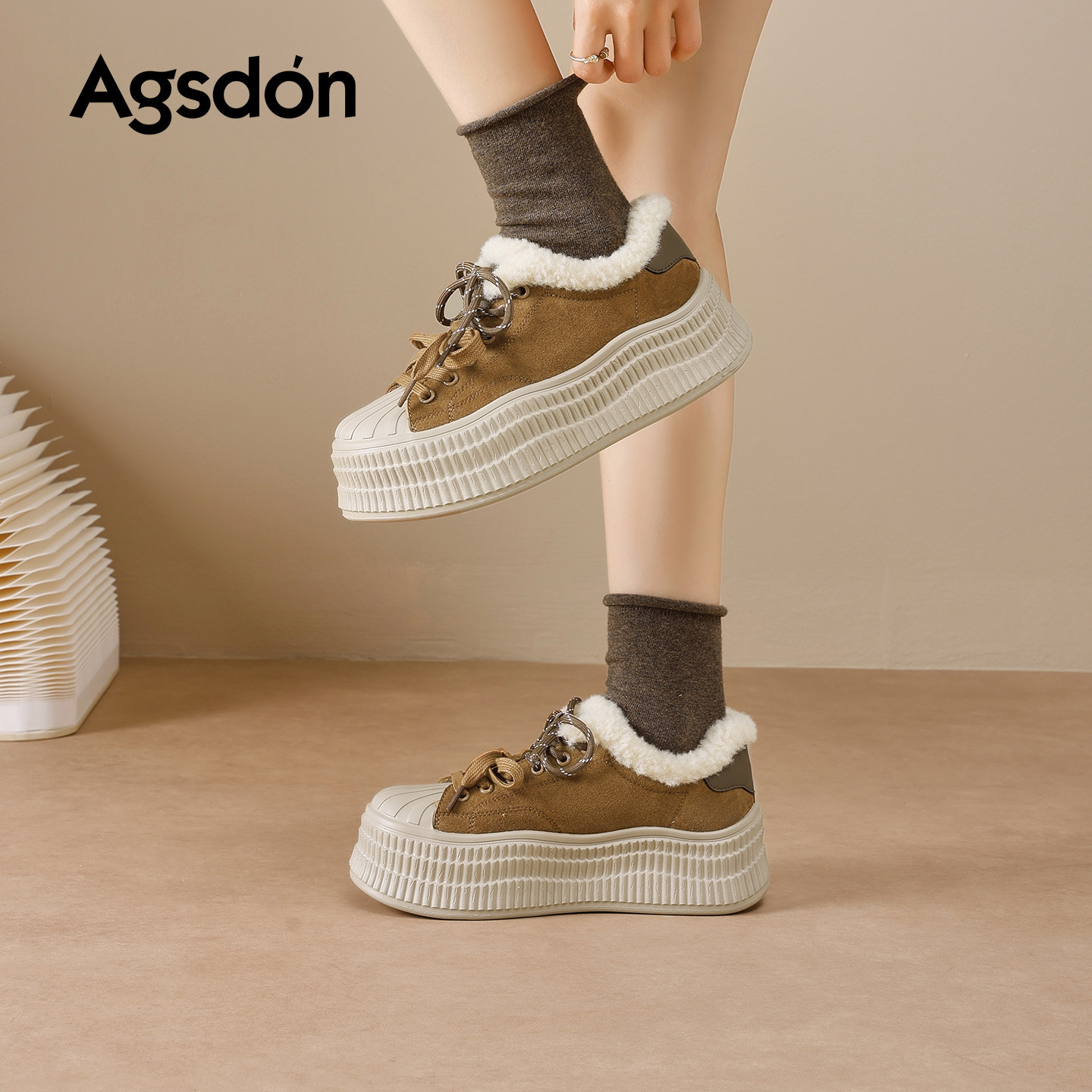 Augu Lion Deng Xiaoping zapatos de skate de lana para mujeres 2025, nuevos zapatos de invierno de algodón de nieve, zapatos casuales marrones con suela gruesa y blanca