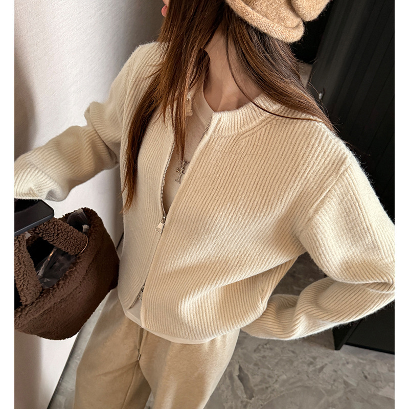 Thickened, loose-fitting, stand-up collar, zippered knit jacket for women, featuring a textured, ribbed design, simple style, and versatile solid color