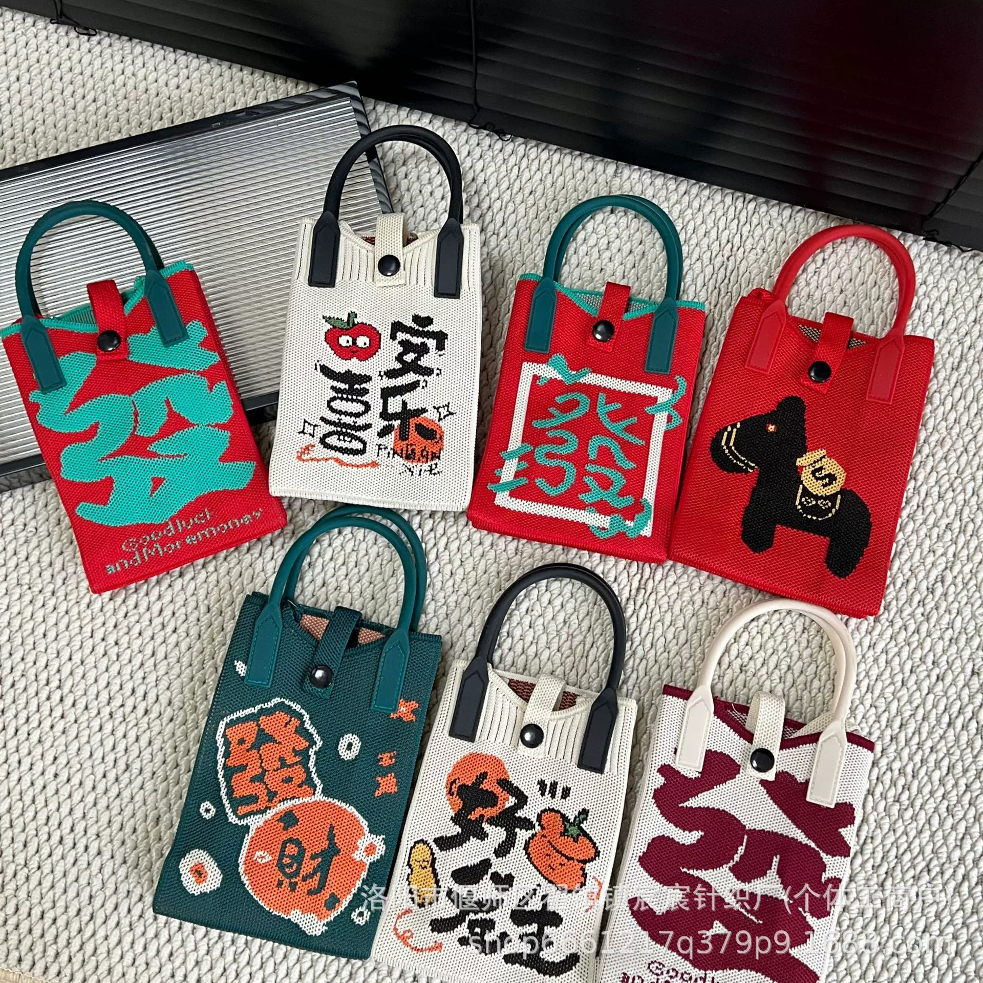 2026马年新款春节红色喜庆手机包针织硅胶手提便携可斜挎过节必备