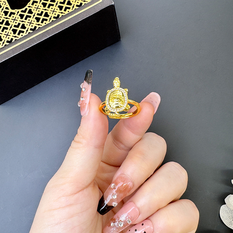 Anillo de tortuga de oro rico de verano lujoso ligero de alto nivel anillo de bronce chapado en oro joyería Yiwu accesorios al por mayor