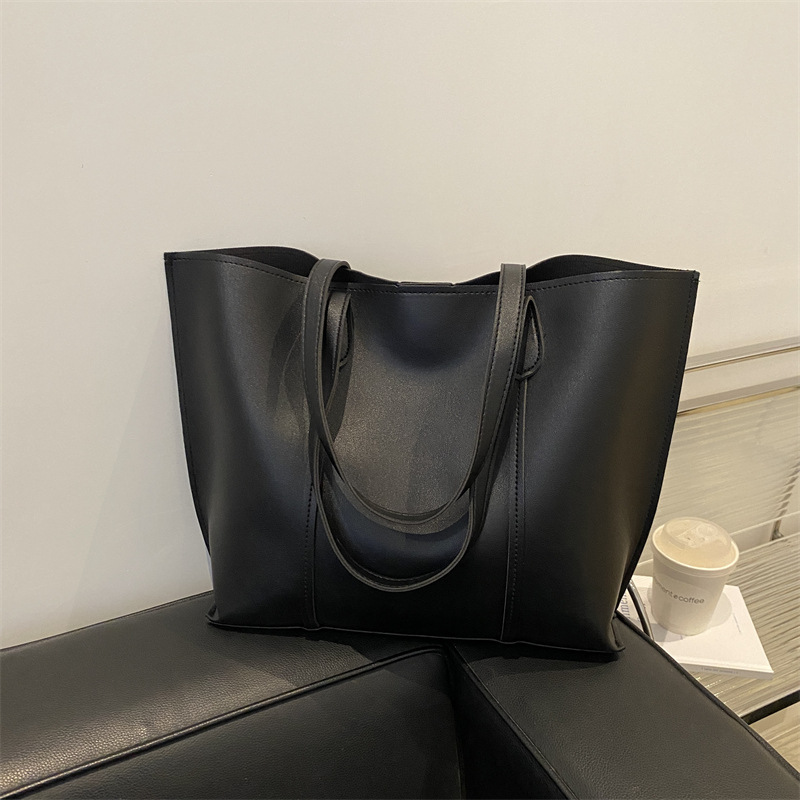 Bolsa coreana de gran capacidad de color sólido para mujeres 2024 nueva moda retro bolso de viaje simple bolso de hombro sólido