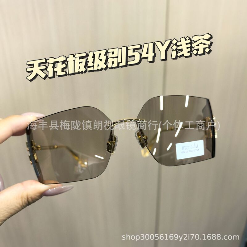 Real Shot of In-Stock Original Miu Miu*54Y Sunglasses with a High-End Feel, Lightweight Frameless Design, Sun Protection, Mirror Lenses, and Lettering Real Shot of In-Stock Original Miu Miu*54Y Sunglasses with a High-End Feel, Lightweight Frameless Design, Sun Protection, Mirror Lenses, and Lettering