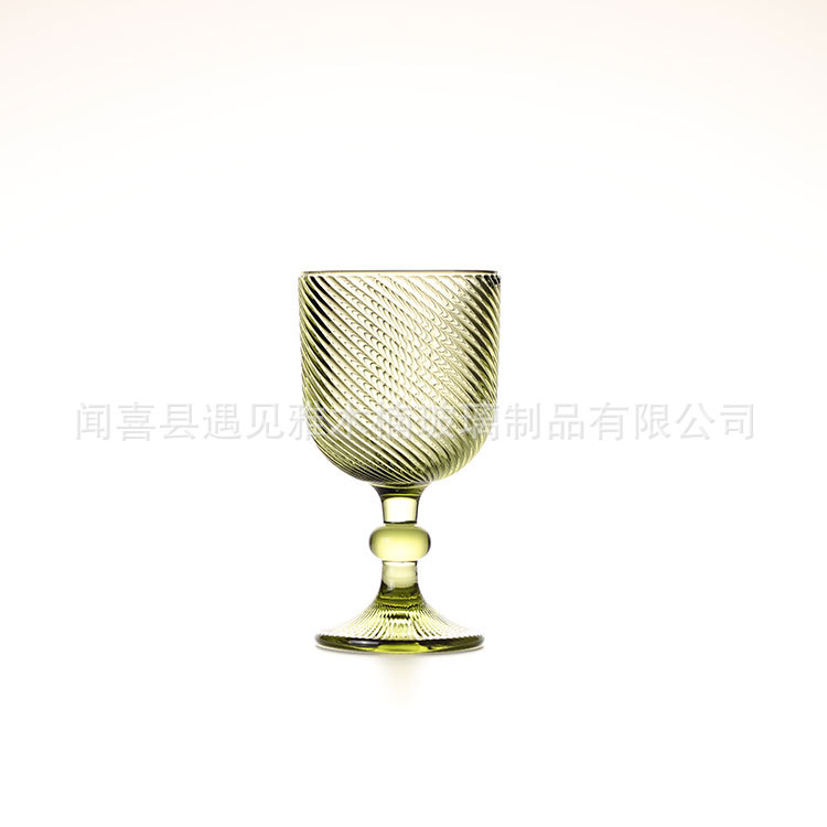 Taza de vino de vidrio en relieve Taza de vino de comercio exterior Europa Taza de decoración al por mayor Taza de jugo Taza de vino de pie alto