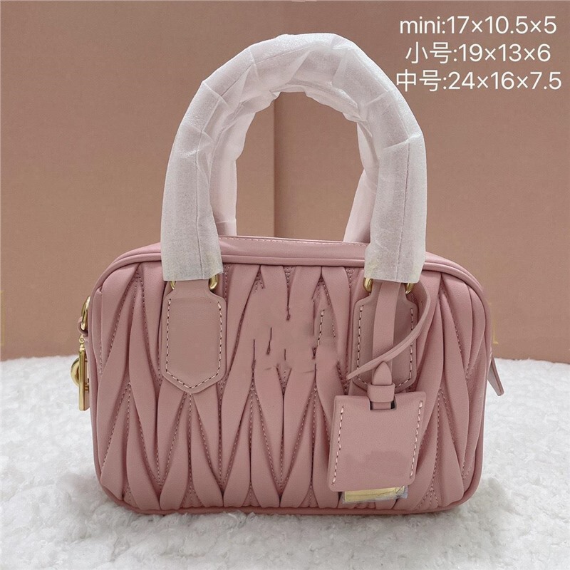 MIU/ミュー 家製本革 ラムスキン プリーツ ボウリング ポータブル ミニ チェーン クロスボディバッグ マカロン|undefined