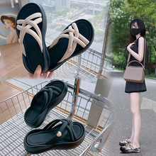 ���з�2026�ļ��¿��⴩ʱ�а���Ů�ٴ������Ь�������ŮЬ��