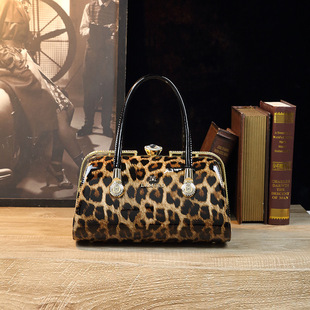 2025����Ʒ�ƶ��Ͱٴ�r�����ꋌ������������������Ů��ʿ�D��