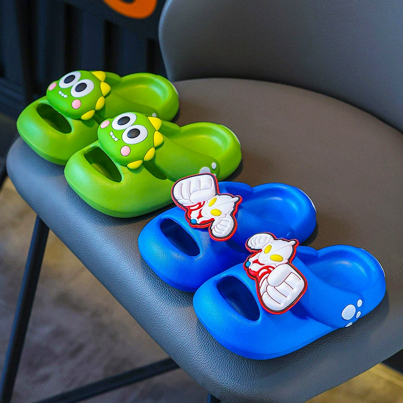 Детские тапочки, летние Нескользящие закрытые бесшумный уличные сандалии для мальчиков, пляжные тапочки для девочек с героями мультфильмов