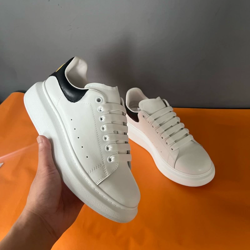 2024 новая пара маленьких белых туфель тренд McQueen обувь корейская версия дикая обувь с высоким дном для мужчин кожаные туфли
