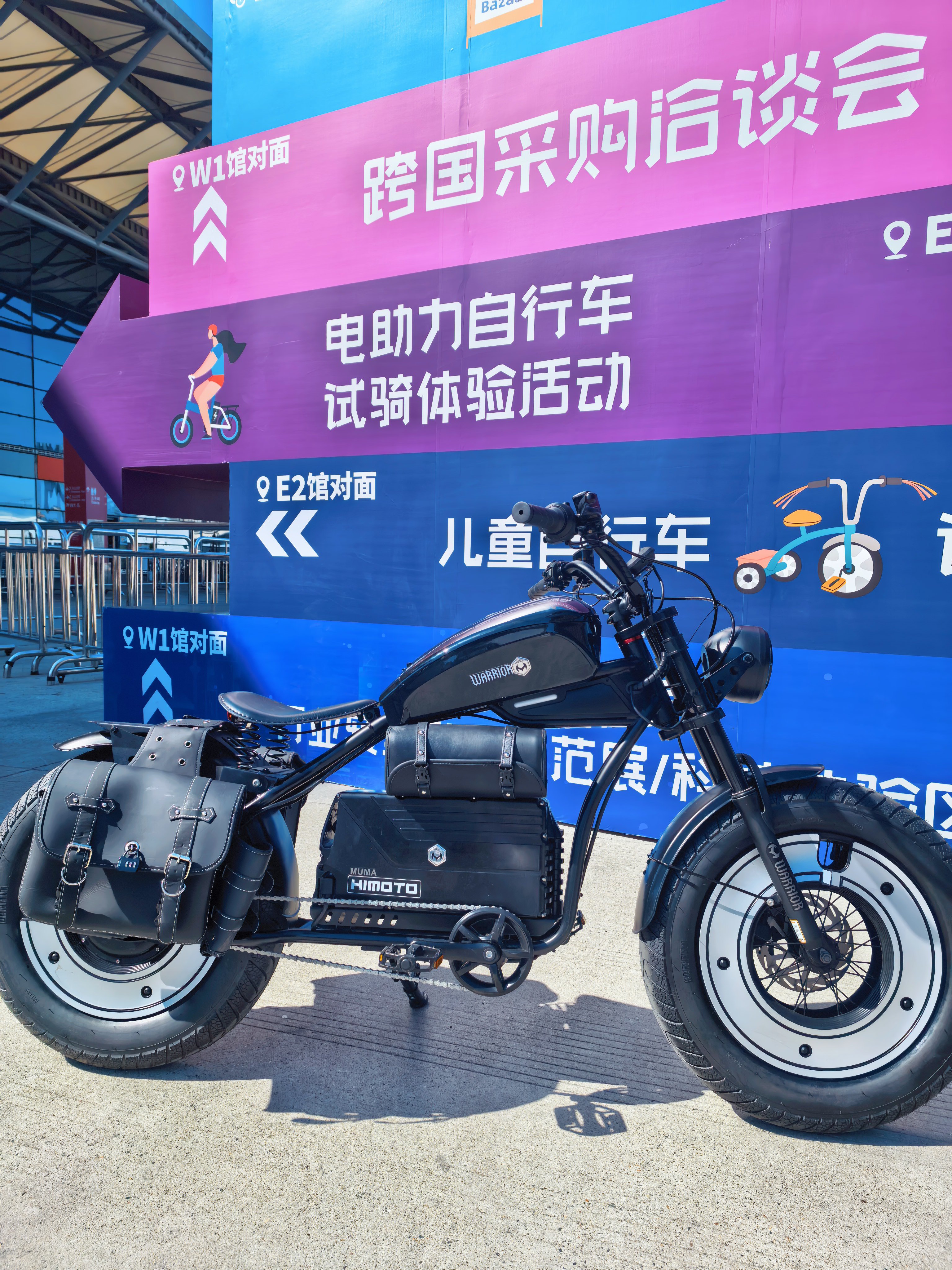 Harley-style retro electric motorcycle with wide tires, high-power electric bike, black, can carry passengers, two-wheeled electric vehicle