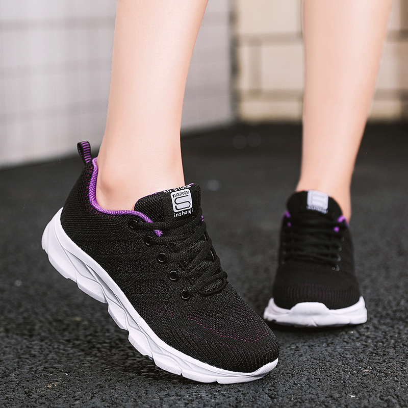 Zapatos de madres suaves de calidad zapatos de carreras deportivos casuales de tejido volante estilo coreano ligero y simple estilo de moda juvenil